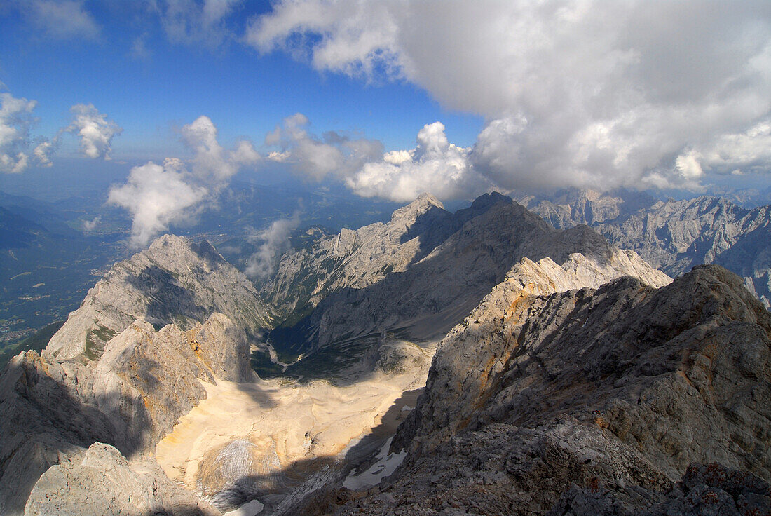 Blick über Karwendelgebirge, Bayern, Deutschland