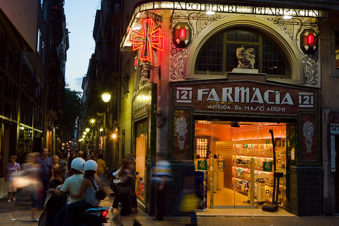pharmacy, alley to El Raval, Rambla de Canaletes, La Rambla, Les Rambles, El Raval, Ciutat Vella, Barcelona, Spain