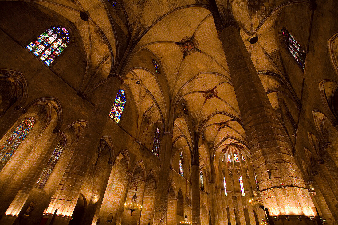 Arches, Santa Maria del Mar, gothic church, Born, Ciutat Vella, Barcelona, Catalonia, Spain