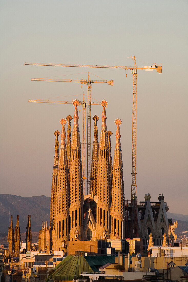 La Sagrada Familia, architect Antoni Gaudi, Modernism, Eixample, the town´s landmark, Barcelona, Catalonia, Spain