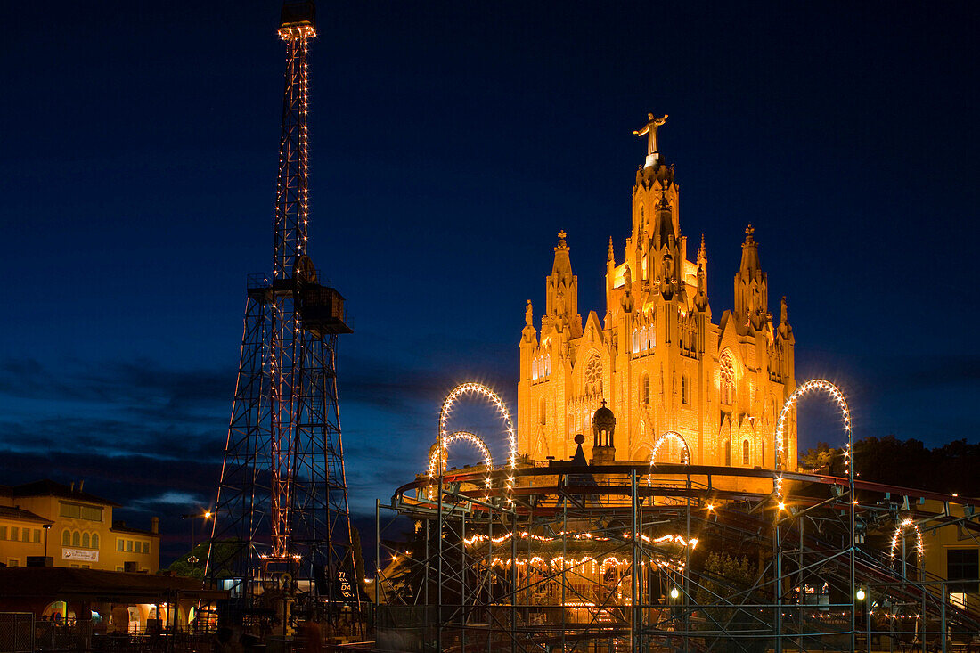 El Sagrat Cor, Kirche, Karussell und Vergnügungspark, Tibidabo, Barcelona, Katalonien, Spanien