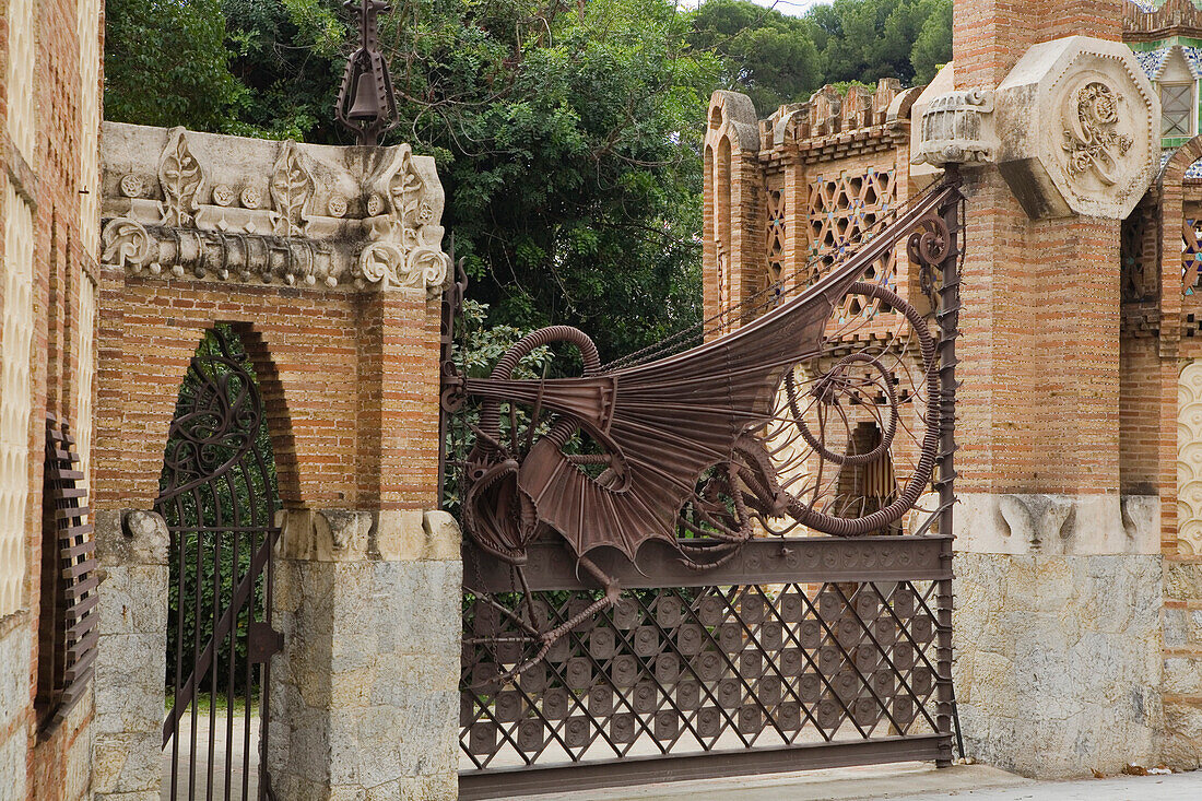 gate with dragon, Pavellons de la Finca Guell, Antonio Gaudi, modernism, Pedralbes,Barcelona, Spain
