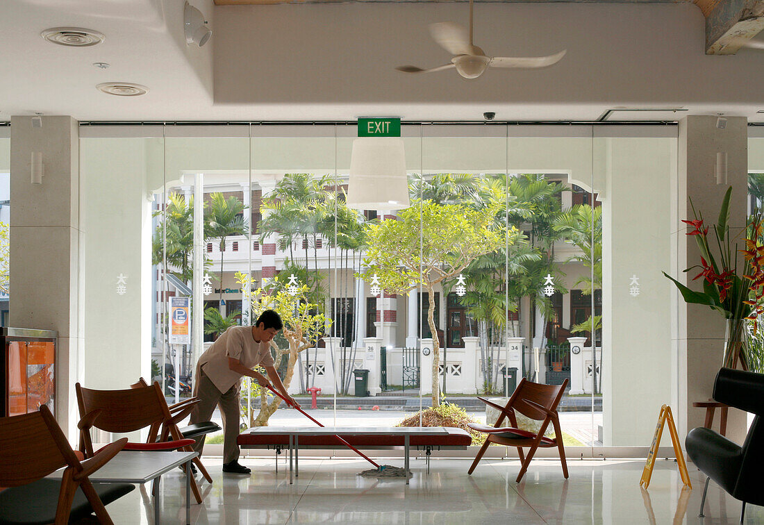 Reinigungskraft, New Majestic Hotel, Singapur