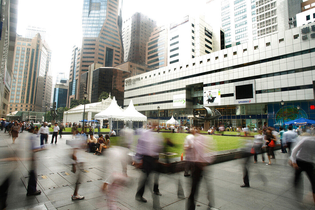 Menschen am Raffles Place, Central Business District, Singapur