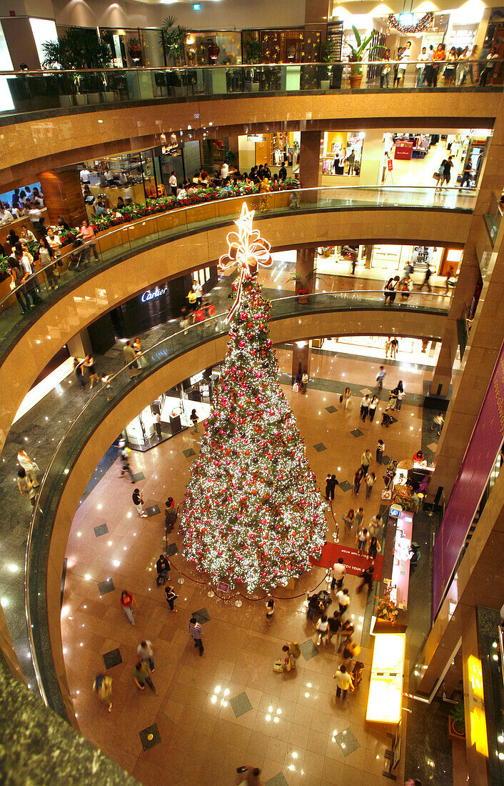 Weihnachtsbaum im Ngee Ann City Shopping Center, Orchard Road, Singapur
