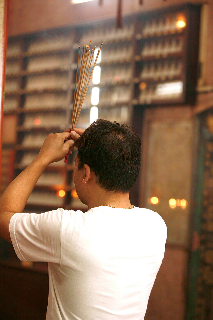 Believer, Joss Sticks and candles, Temple, Singapur