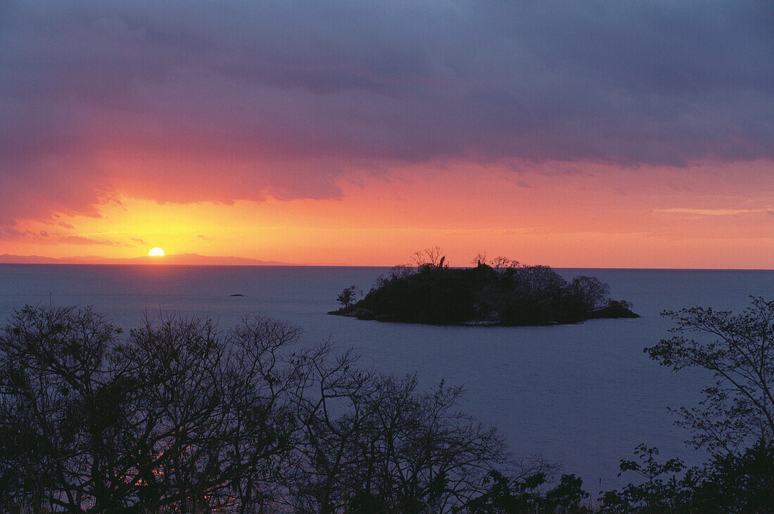 Island Javilla at sunset, Mancarroncito, Solentiname Islands, Lake Nicaragua, Nicaragua, Central America