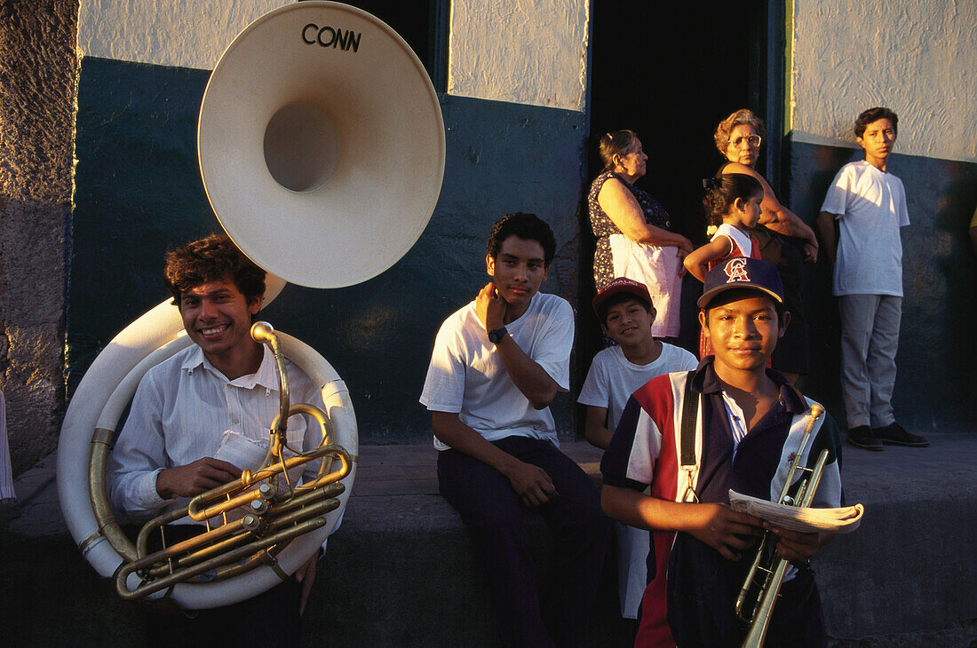 Musikgruppe, Prozession, Karwoche, Granada, Nicaragua, Zentralamerika