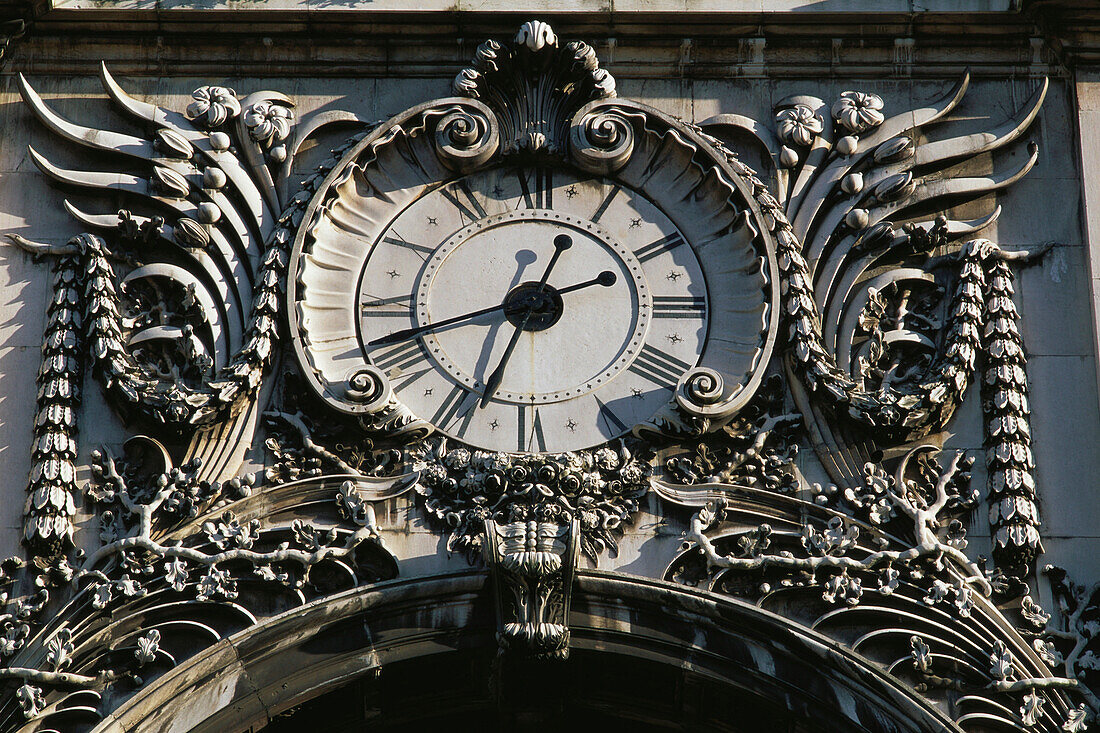 Uhr des Triumphbogens, Arco da Rua Augusta, Praca do Comercio, Baixa, Lissabon, Portugal