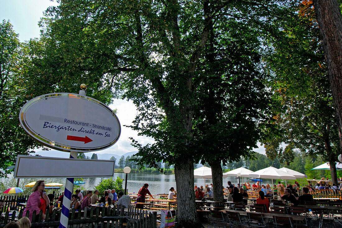 Biergarten am Staffelsee, Oberbayern, Bayern, Deutschland