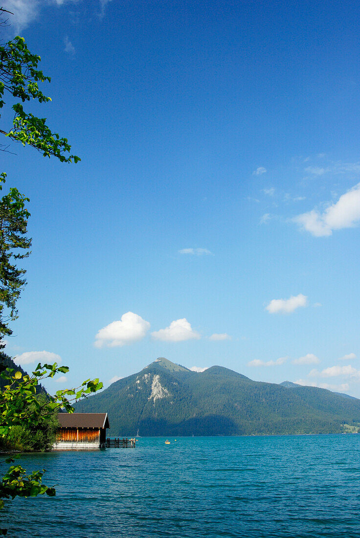 Boathouses at lake Walchensee, mount Jochberg in background, Upper Bavaria, Bavaria, Germany