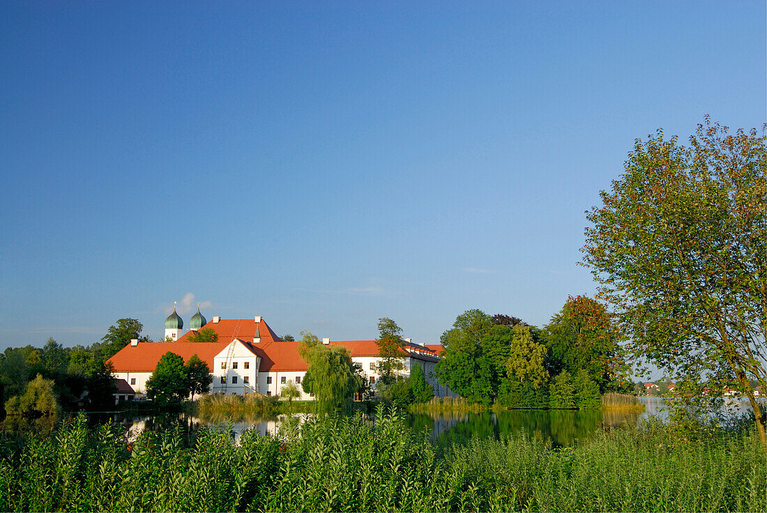 Kloster Seeon im Seeoner See, Chiemgau, Oberbayern, Bayern, Deutschland