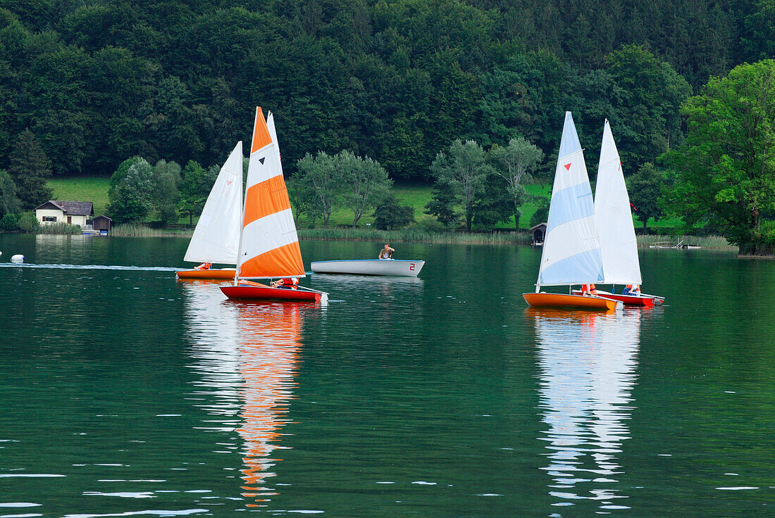 Segelboote auf Mattsee, Salzburger Land, Österreich