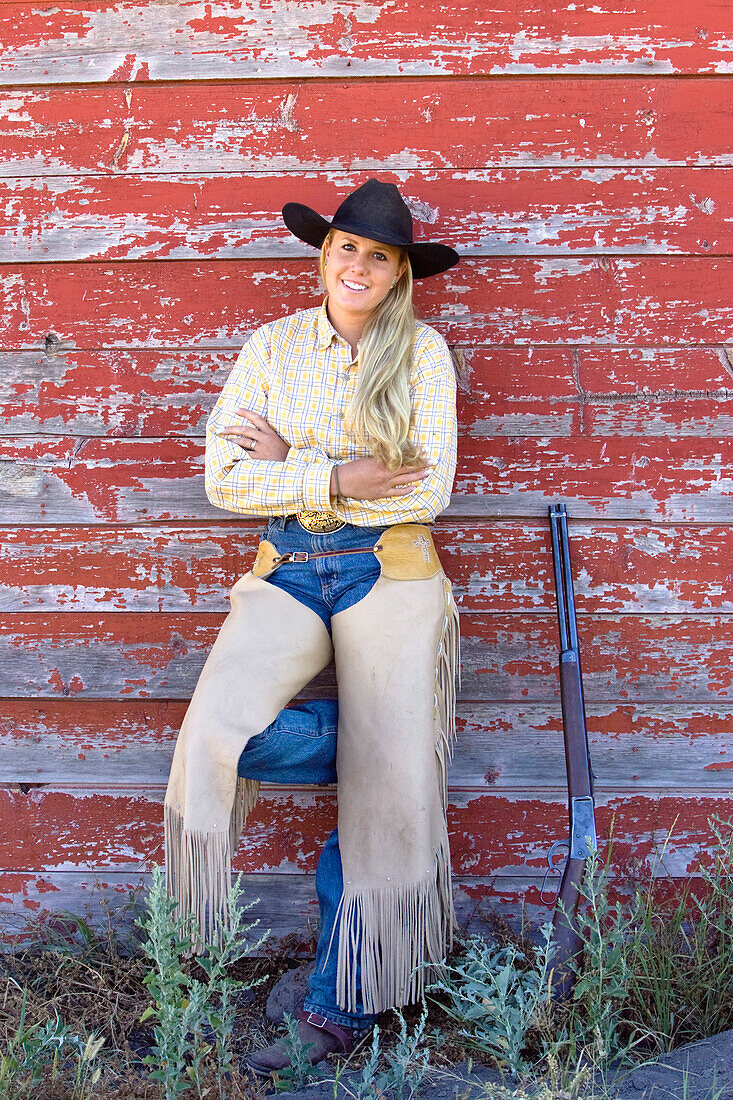 cowgirl at barn, wildwest, Oregon, USA