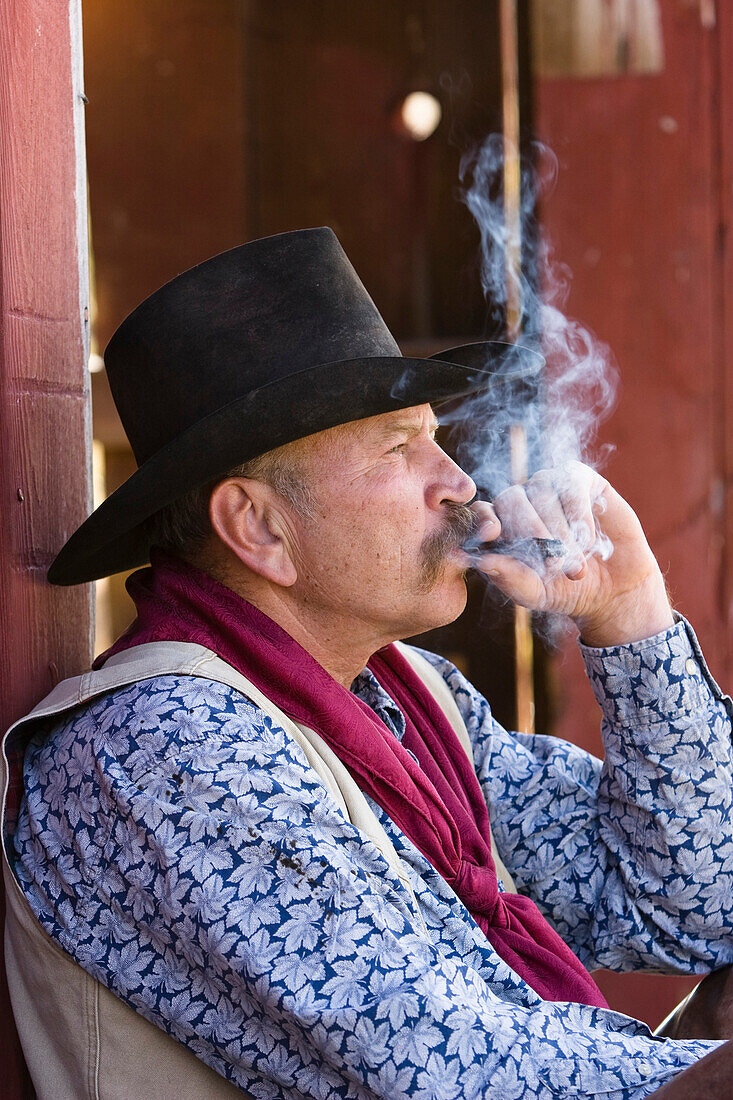 Cowboy raucht, Wilder Westen, Oregon, USA