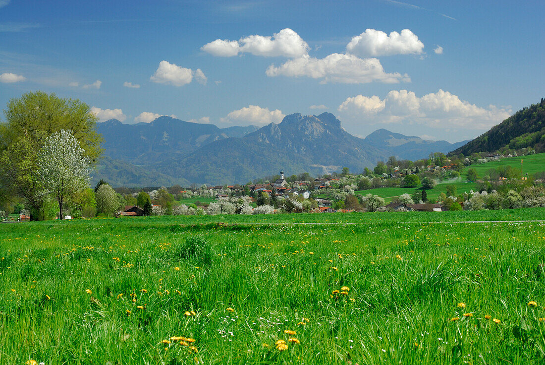 Villages Derndorf and Litzldorf with view to mount Heuberg, Bad Feilnbach, Upper Bavaria, Bavaria, Germany