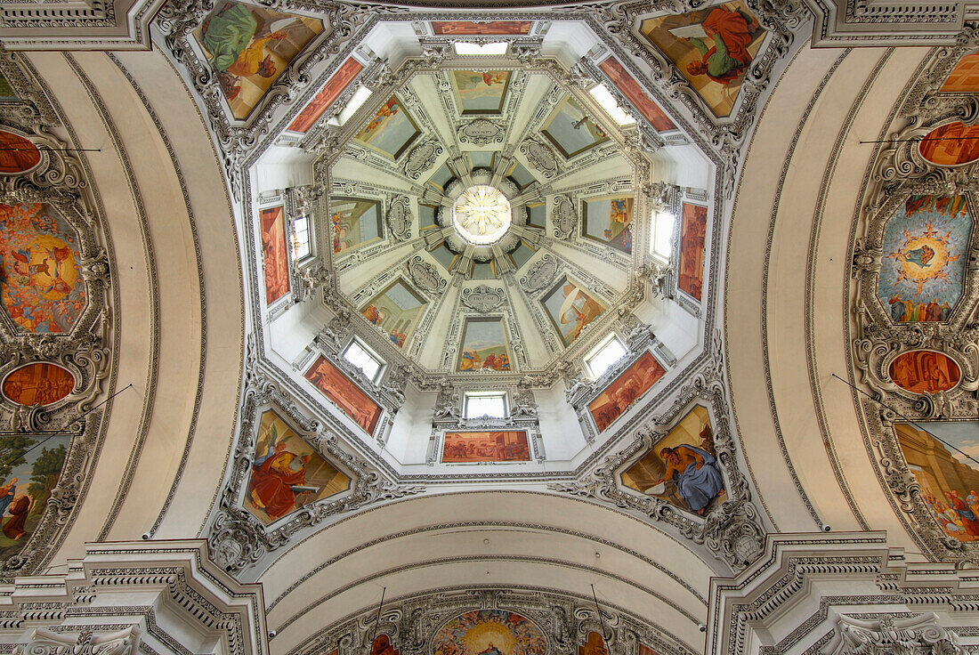 Blick in die Kuppel, Salzburger Dom, Salzburg, Salzburger Land, Österreich