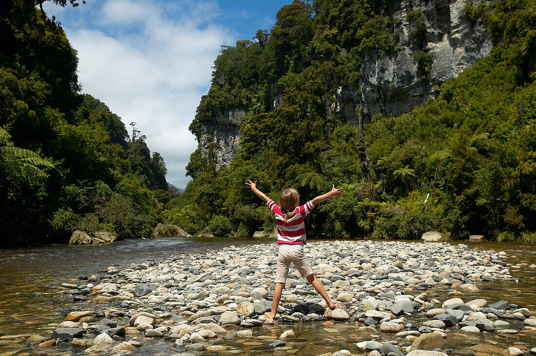 Girls at riverside, hiking in Punakaiki National Park, north of Hokitika, Westcoast, South Island, New Zealand