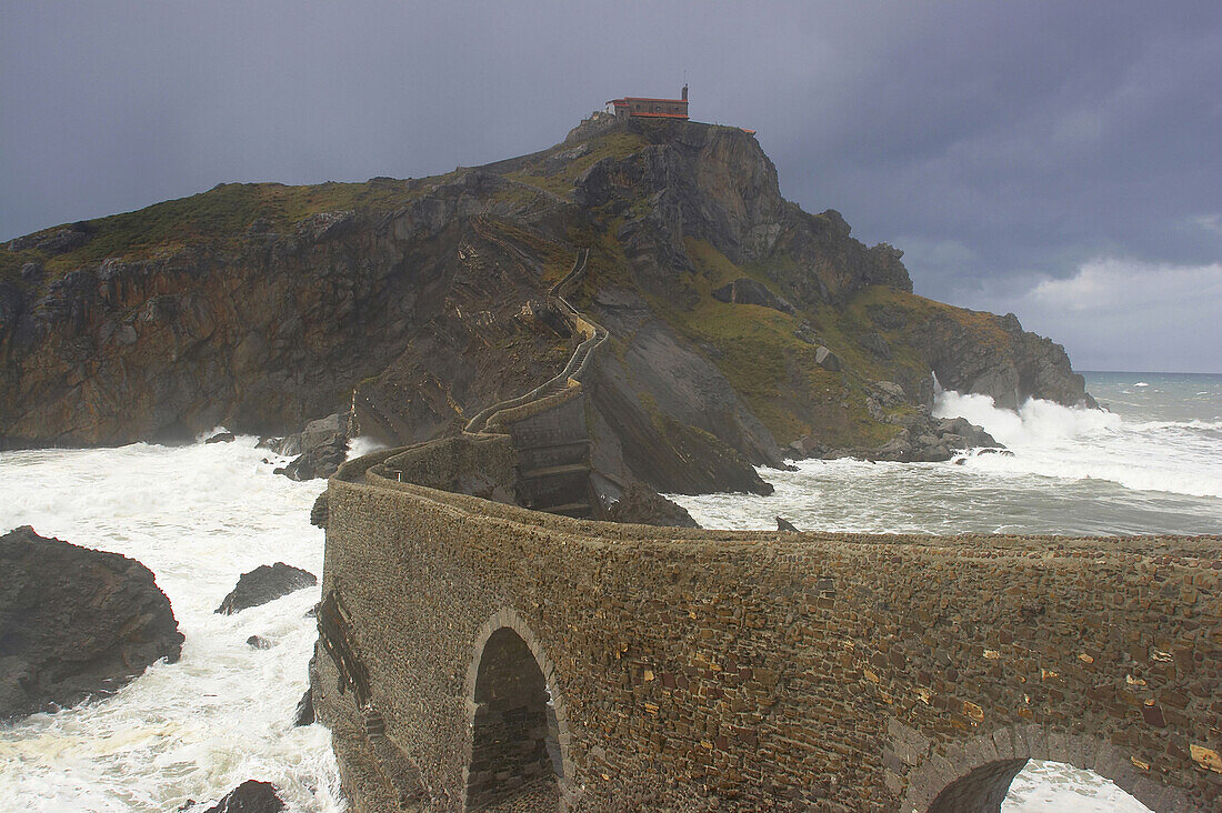 Stone bridge leading towards church on peninsula, San Juán de Gaztelugatxe, Mar Cantábrico, Euskadi, País Vasco, Spain