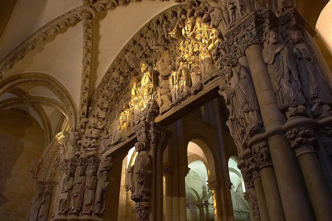 Westseite der Kathedrale mit Portico de la Gloria, Skulpturen 1166-1188 unter Meister Mateo geschaffen, Kathedrale Santiago de Compostela, Galacien, Spanien