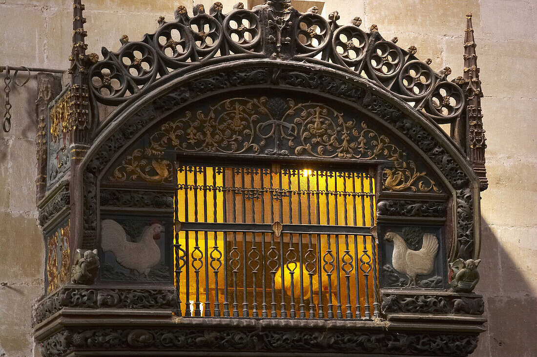 Hühnerkäfig in der Kathedrale Santo Domingo de la Calzada, Santo Domingo de la Calzada, La Rioja, Spanien