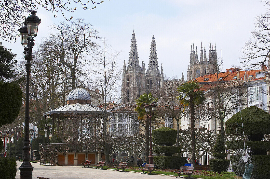 Paseo de Espolón und Kathedrale, Catedral Santa María, Burgos, Kastilien-Leon, Spanien
