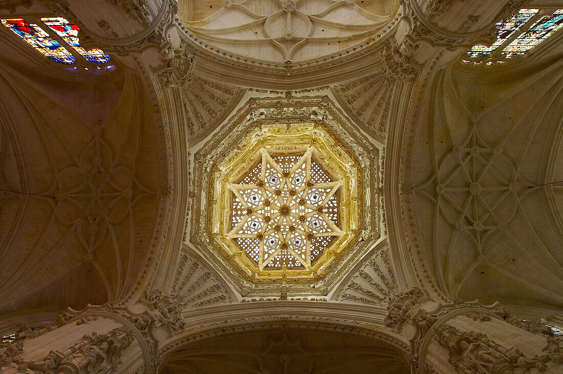 Vault of the dome, cupola, 16th Century, 59m high, in Cathedral Santa María, Catedral Santa María, Burgos, Castilla Leon, Spain