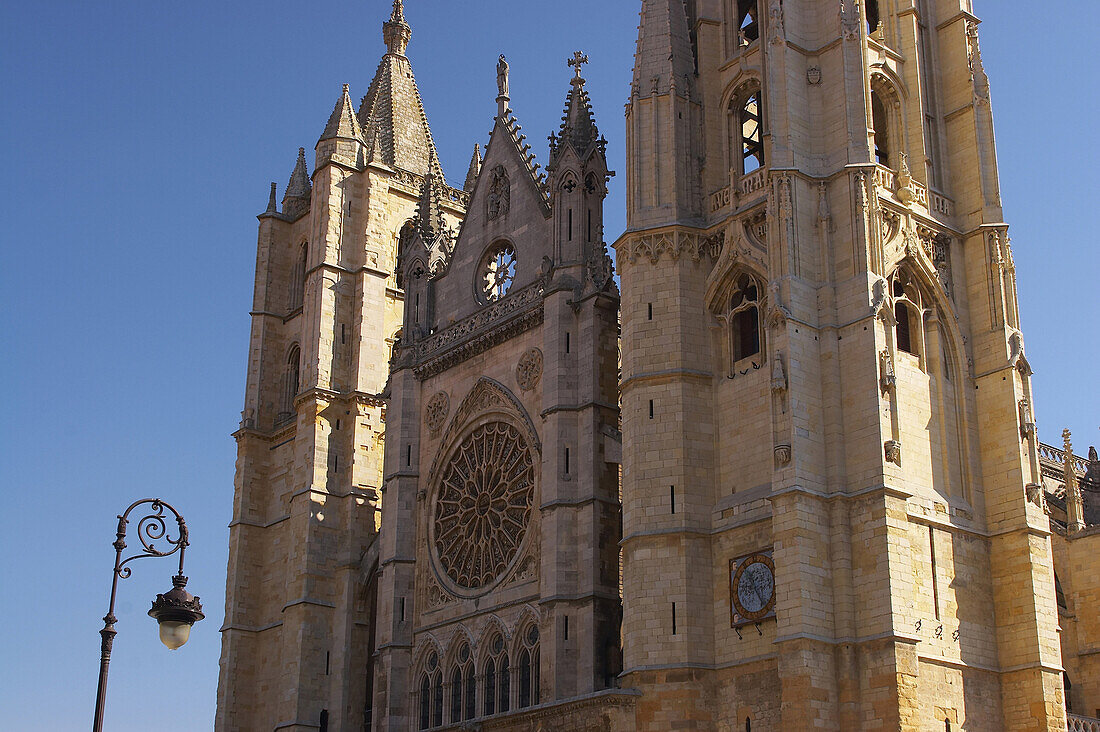 Außenansicht der Kathedrale Santa María La Regla, Leon, Kastilien-Leon, Spanien
