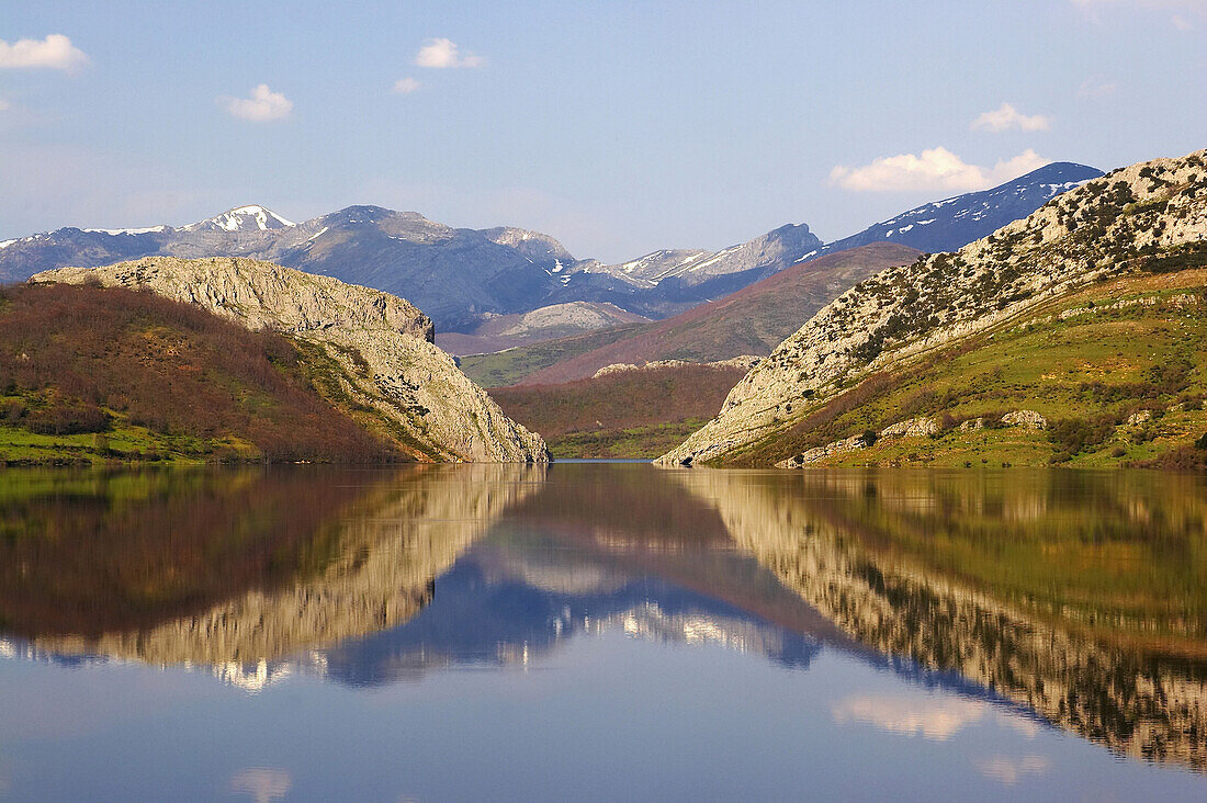 Landscape of a reservoir with reflection, Embalse de Porma, snow covered mountains in the background, Codillera Cantabrica, Castilla León, Spain