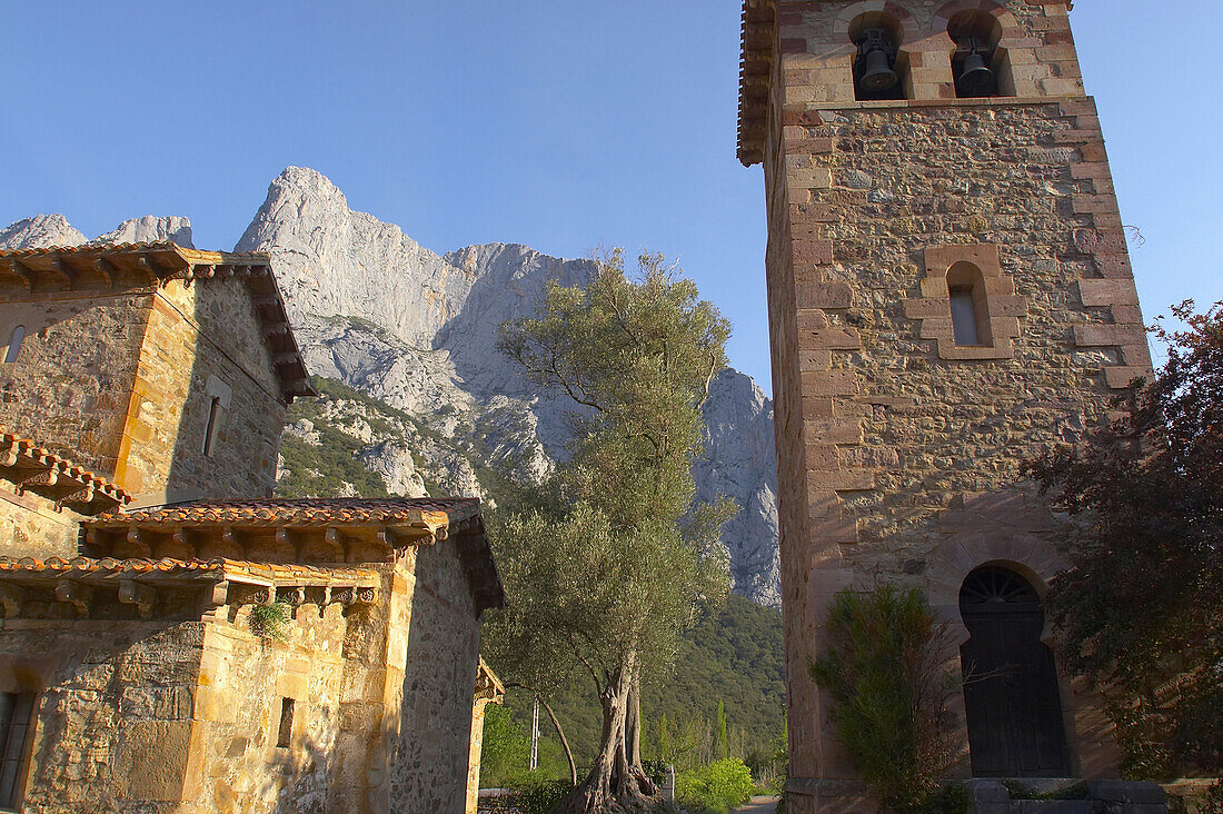 Mozarabian church of Santa María de Lebena, Desfiladero de la Hermida, Río Deva, Picos de Europa, Cordillera Cantábrica, Cantabrian Mountains, Cantabria, Spain