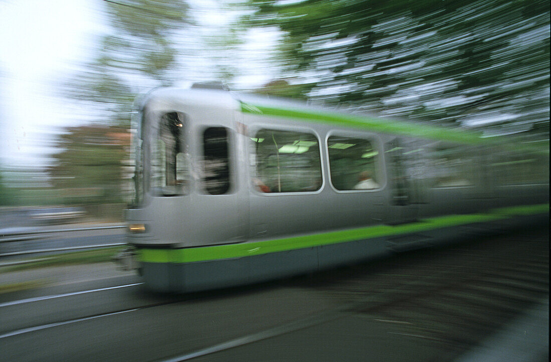 Fahrt Strassenbahn, Strassenbahn der üstra, Nahverkehrsunternehmen der Region Hannover, Großraum-Verkehr Hannover (GVH), Silberpfeil