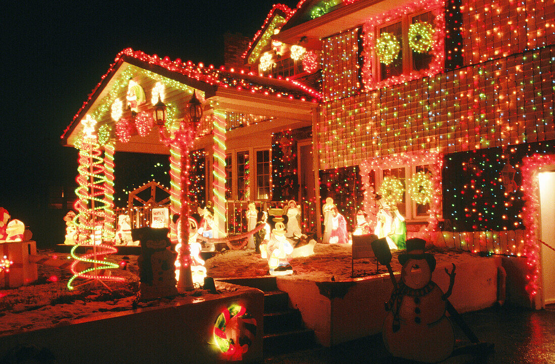 Outdoor christmas decorations near Wilmington. Delaware