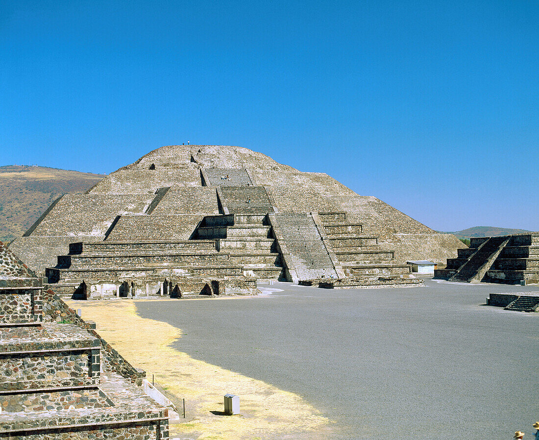 Pyramid of the Moon, ruins of the ancient pre-Aztec city of Teotihuacán. Mexico