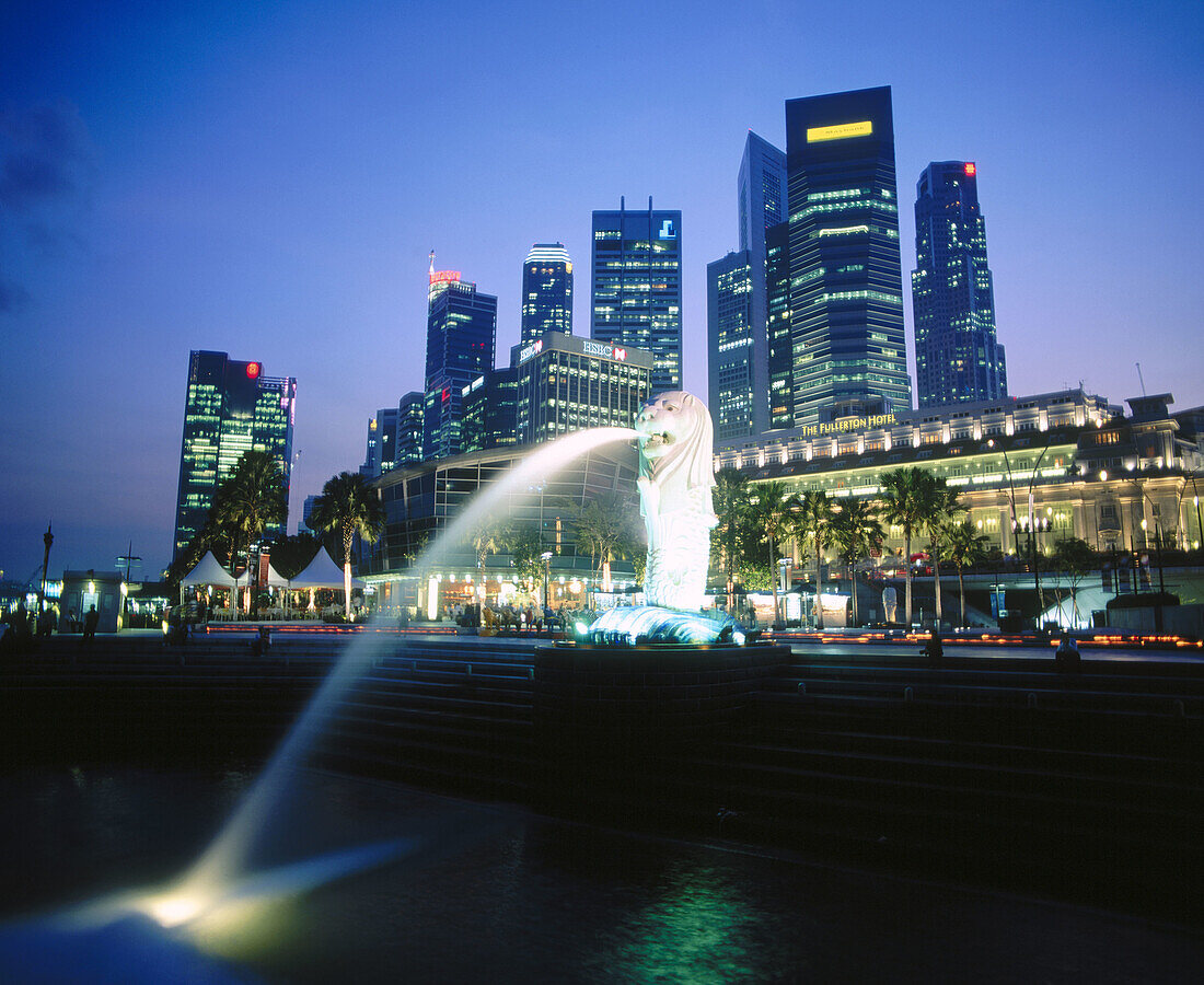 The Merlion and downtown Singapore
