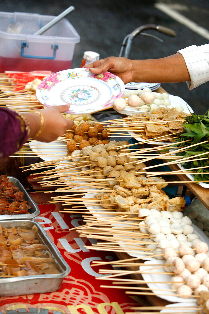 Satays im Straßenverkauf, Kuala Lumpur, Malaysia