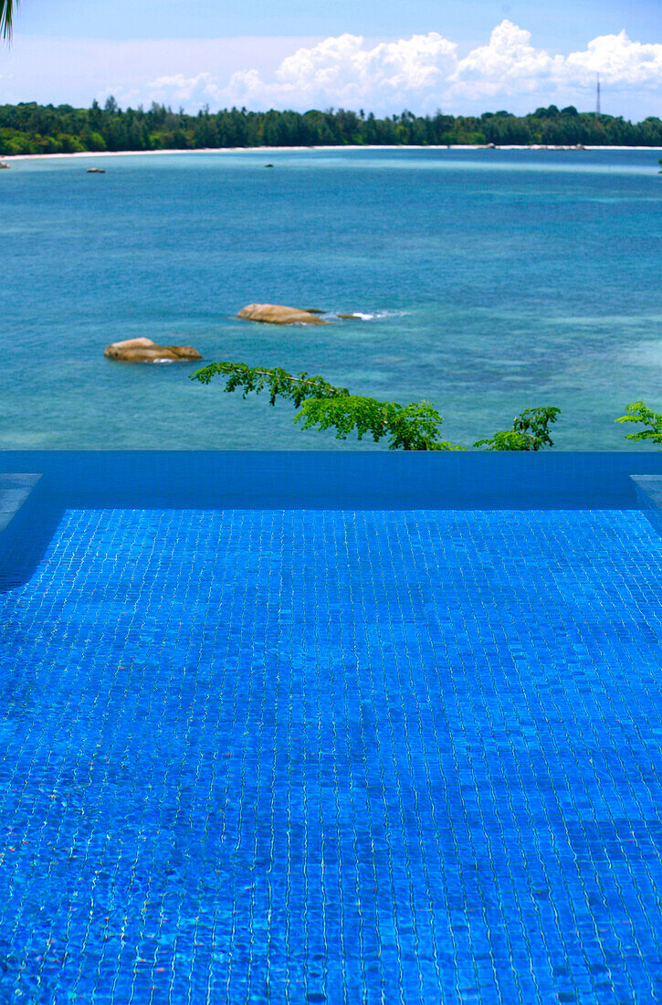 Infinity pool, Banyan Tree Resort, Bintan Insel, Indonesien