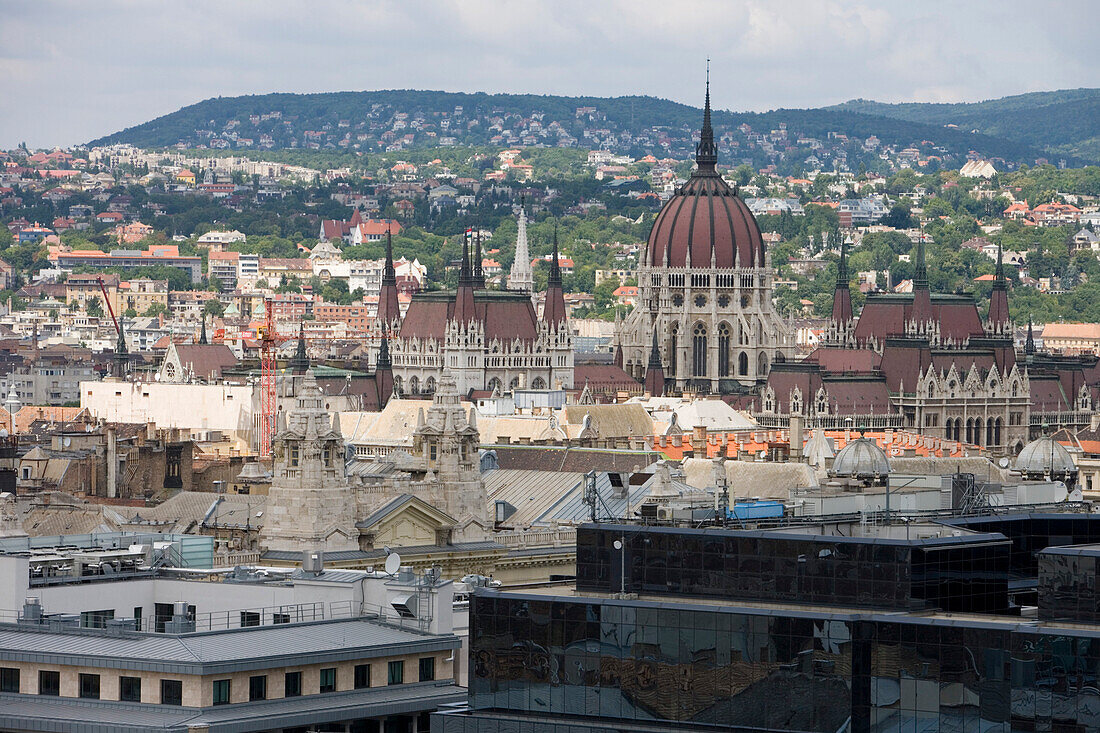 Blick auf Parlament von Kuppel der St.-Stephans-Basilika Kirche, Pest, Budapest, Ungarn, Europa
