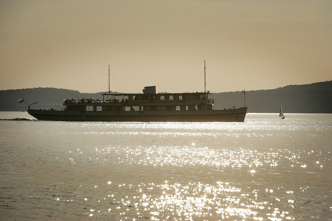 Ausflugsboot auf dem Starnberger See, Ammerland, Bayern, Deutschland