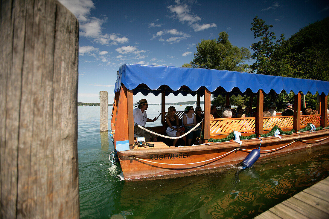 Fähre erreicht Roseninsel, Wörth, Feldafing, Starnberger See, Bayern, Deutschland