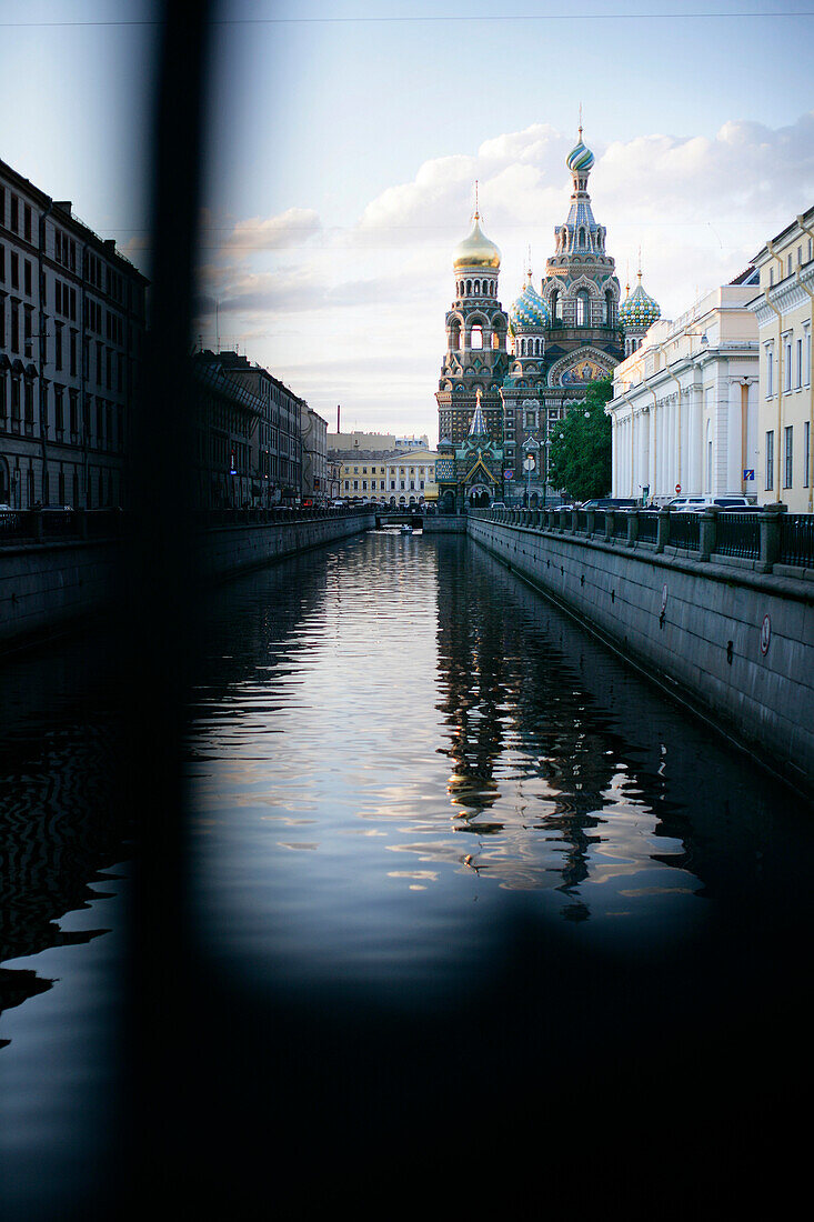 Blick mit Auferstehungskirche im Hintergrund, Blutkirche, Sankt Petersburg, Russland