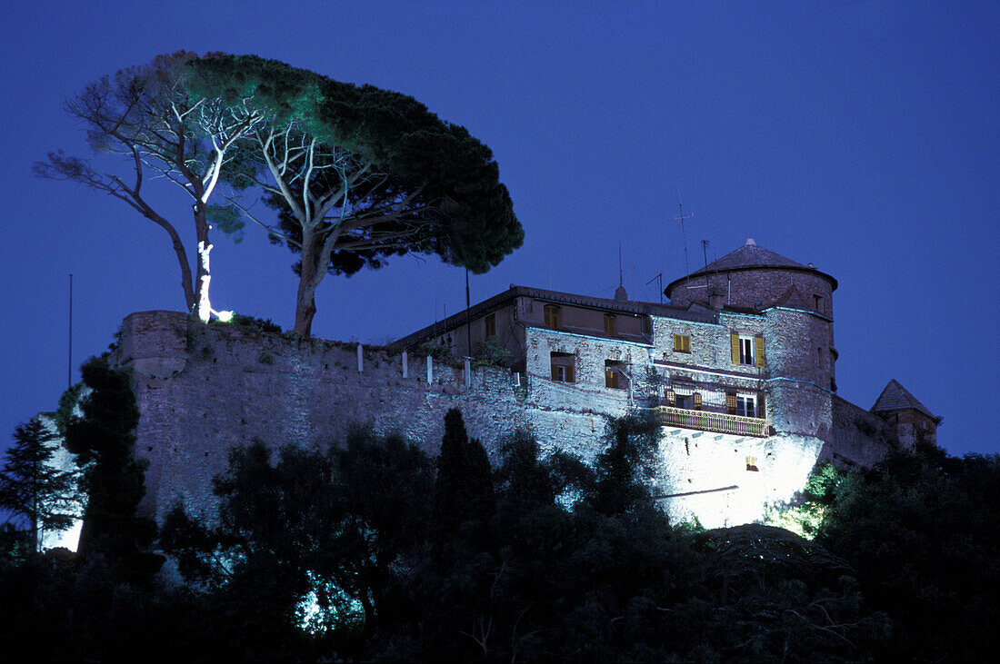 Illuminated Castello Brown at night, Portofino, Liguria, Italia