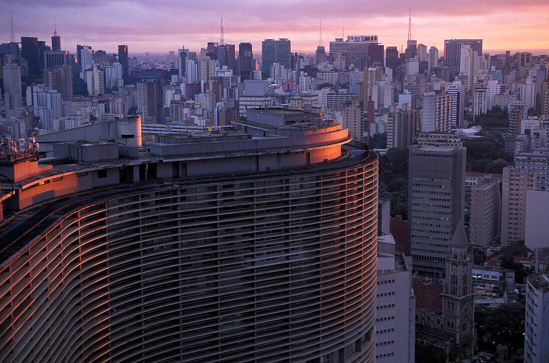 Edificio Copan und Hochhäuser im Hintergrund, Sao Paulo, Sao Paulo, Brasilien