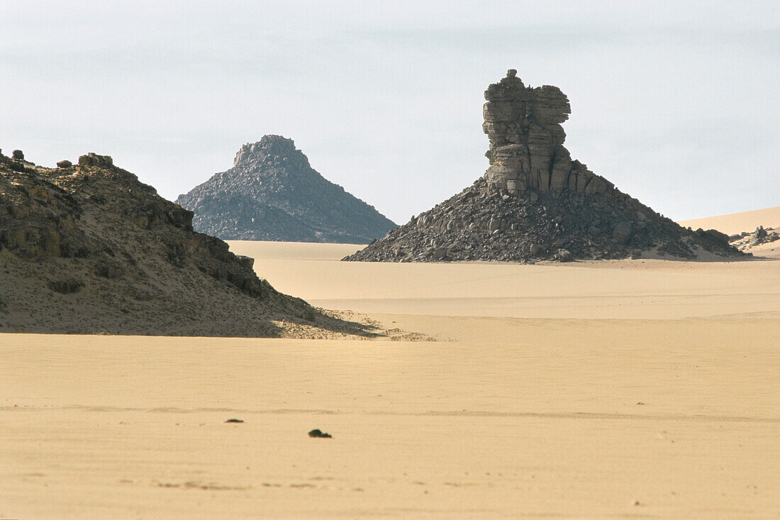 Berge in der Wüste, Tassili N' Ajjer, Sahara, Algerien, Afrika