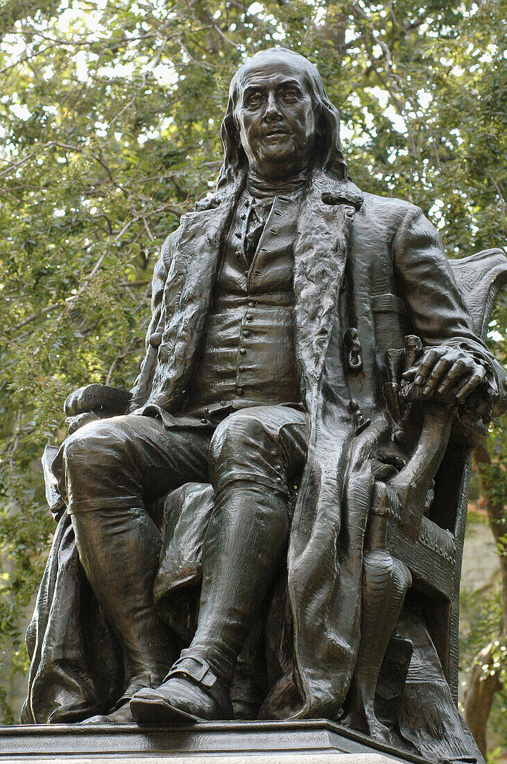 Statue of Benjamin Franklin at the University of Pennsylvania, Philadelphia. Pennsylvania, USA