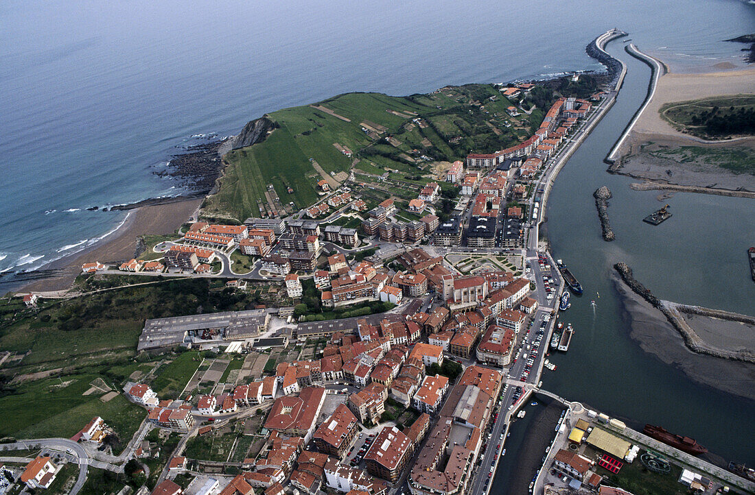 Urola river mouth. Zumaia. Guipuzcoa. Euskadi. Spain.