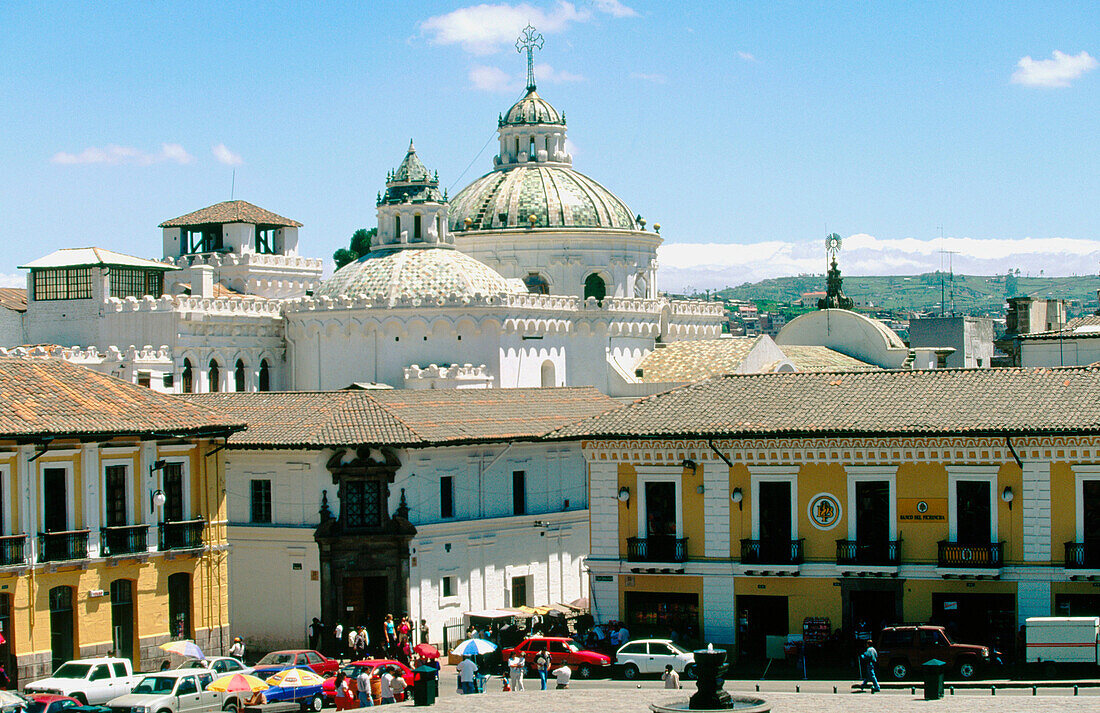 Iglesia de la Compañía de Jesús from San Francisco square. Quito. Ecuador