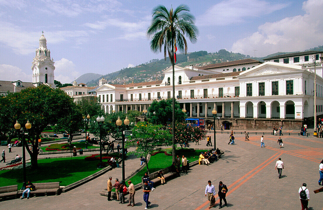 Plaza de la Independencia with the Cathedral and the Palacio de Gobierno. Quito. Ecuador