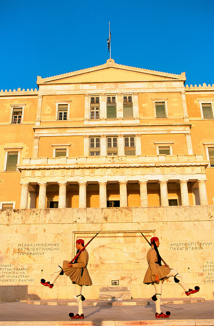 Evzones keeping the Greek Parliament building in Athens. Grece
