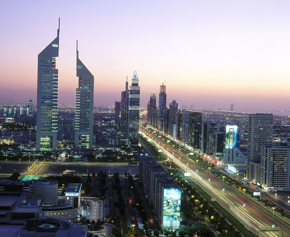 Sheik Zayed Avenue, Satwa district, Dubai City. UAE (United Arab Emirates)