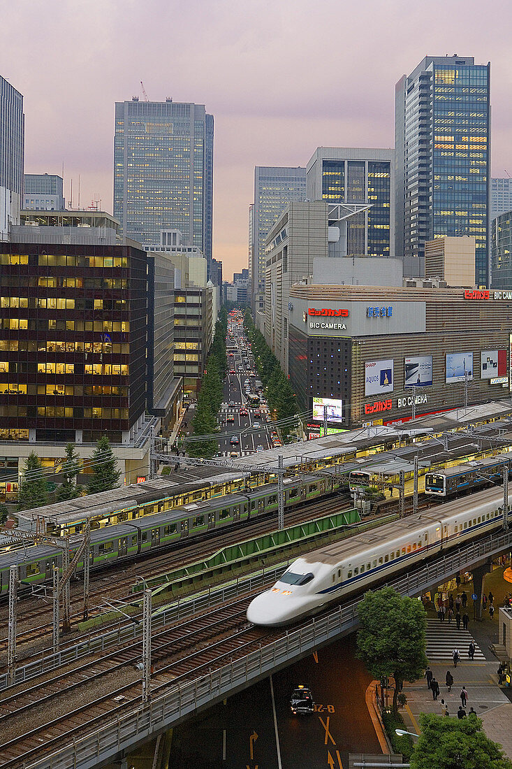 Japan-Oct.2006, Tokyo City, Marunouchi District, The Bullet Train